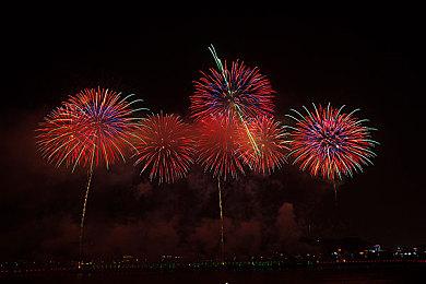 《战锤40K：星际战士2》新视频和截图 打虫族太爽了